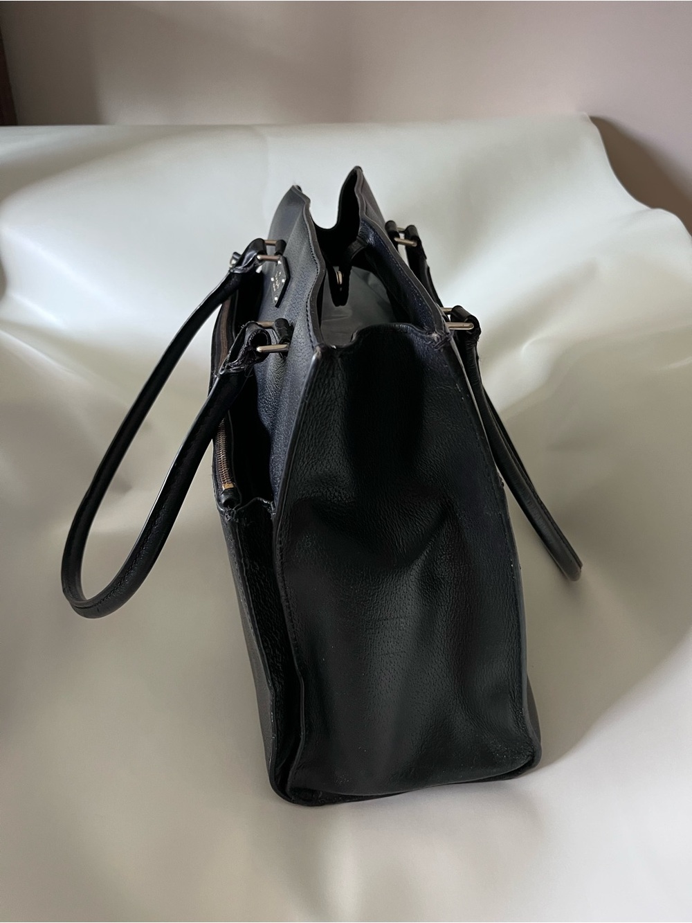 Kate Spade Grove Street black tote bag. - Picture 3 of 12